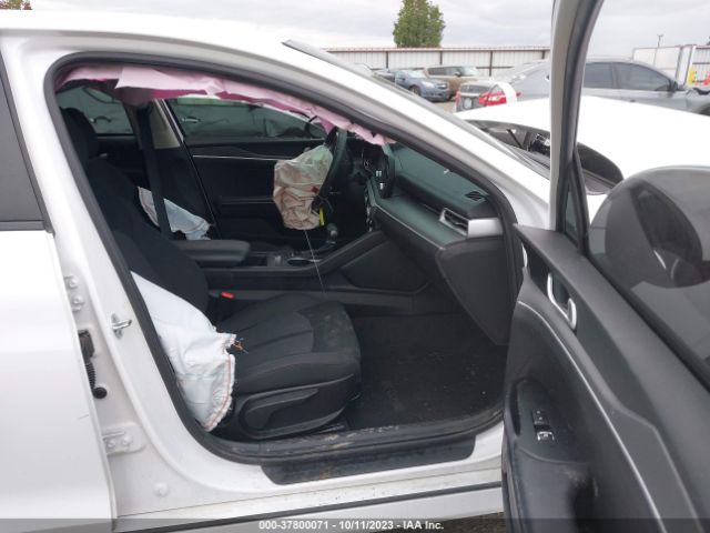 5XXG14J21NG135934 KIA K5 LXS