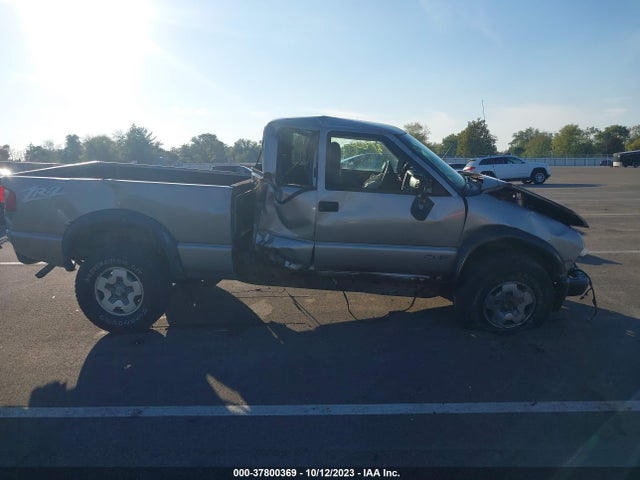 2003 CHEVROLET S-10 LS VIN: 1GCCT19X538135832