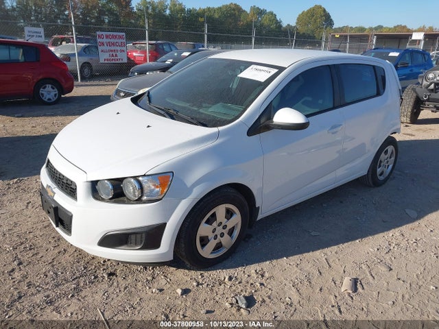 Chevrolet SONIC LS 2016 1G1JA6SG3G4171724 Image 2