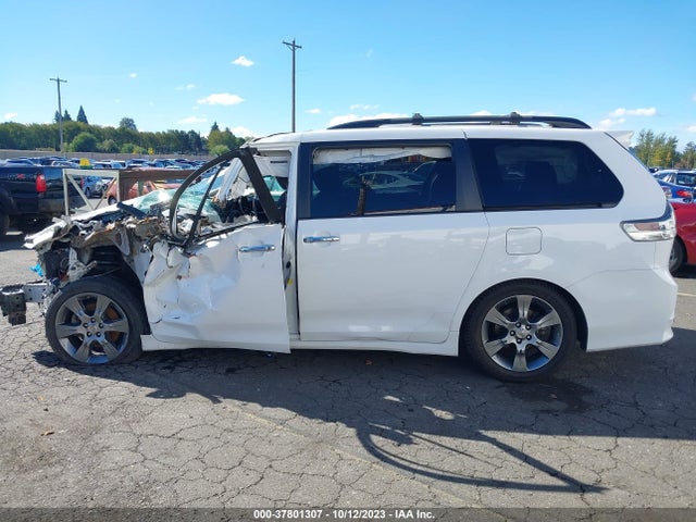 Toyota SIENNA SE 2015 5TDXK3DC0FS539349 Image 13