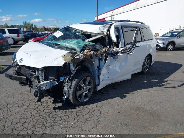 Toyota SIENNA SE 2015 5TDXK3DC0FS539349 Image 2