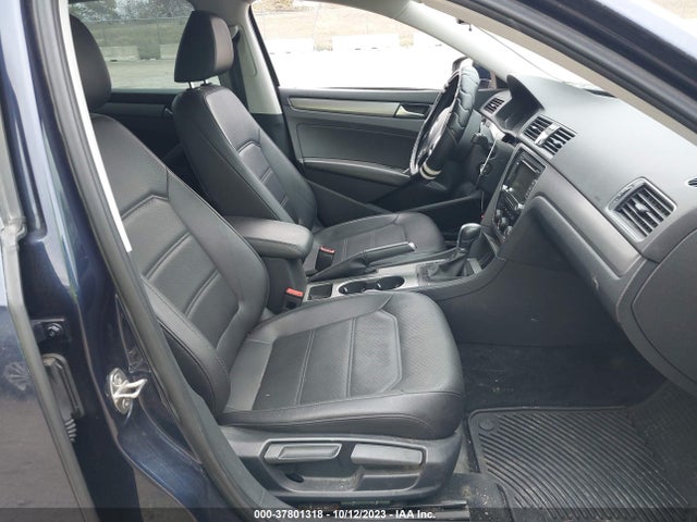 1VWBT7A32FC025312 Volkswagen Passat 1.8t Se