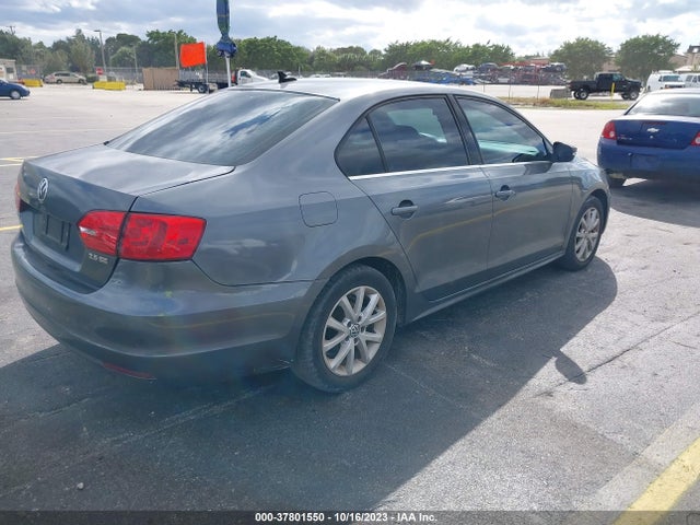 3VWL07AJ2EM393353 Volkswagen Jetta Sedan Sel