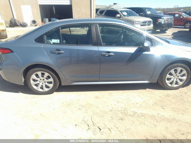 Toyota COROLLA LE 2022 5YFEPMAE5NP277677 Image 18