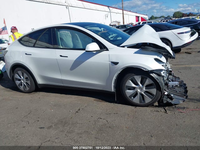 Tesla Model Y Long Range 2023 7SAYGAEE2PF784205 Image 11