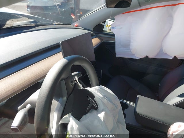 Tesla Model Y Long Range 2023 7SAYGAEE2PF784205 Image 15