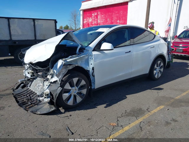 Tesla Model Y Long Range 2023 7SAYGAEE2PF784205 Image 2
