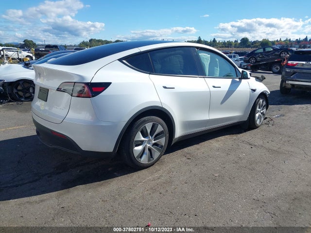 Tesla Model Y Long Range 2023 7SAYGAEE2PF784205 Image 4