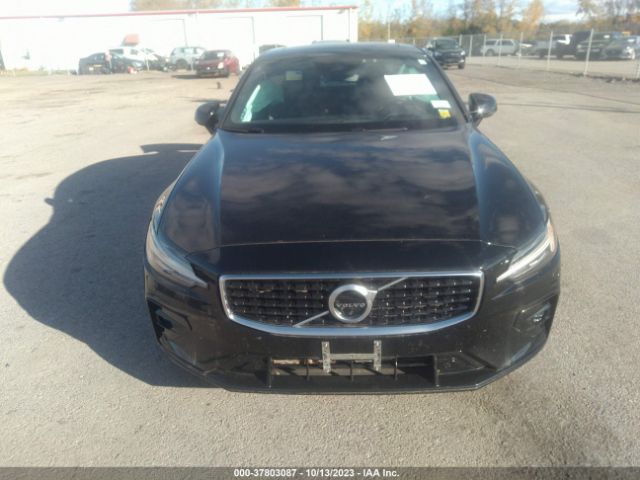 7JRA22TM2KG005138 Volvo S60 R-design