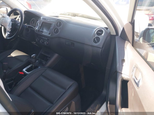 WVGAV7AX3HK006199 Volkswagen TIGUAN