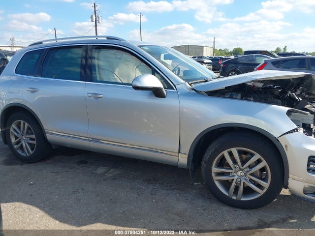 WVGEF9BP6GD008749 Volkswagen Touareg Lux