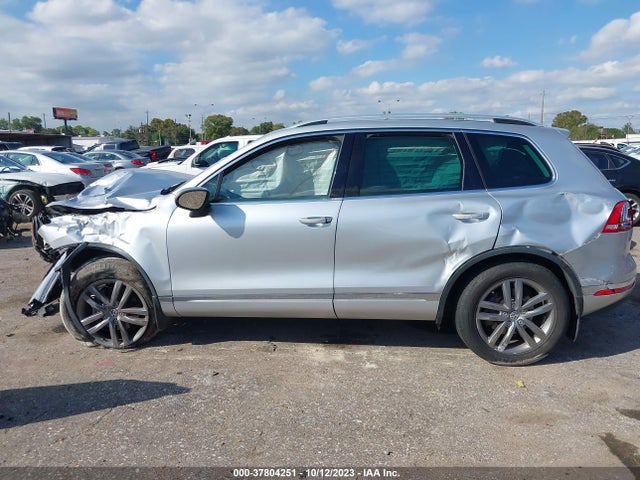 WVGEF9BP6GD008749 Volkswagen Touareg Lux