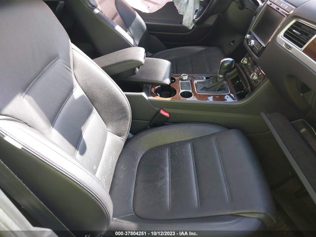 WVGEF9BP6GD008749 Volkswagen Touareg Lux