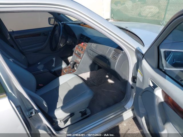 1999 MERCEDES-BENZ C-CLASS WDBHA24G8XA738120 Photo 4