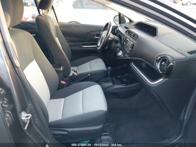 Toyota Prius C One/two/three/four 2016 JTDKDTB37G1133462 Image 5