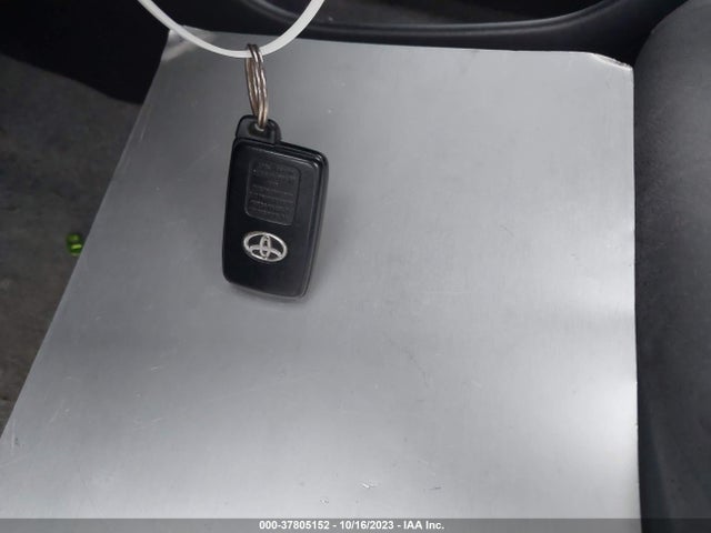 Toyota Prius Four 2015 JTDKN3DU8F0466941 Image 11