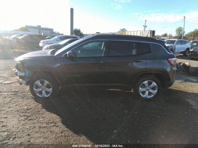 3C4NJDBB8JT142576 Jeep Compass Latitude