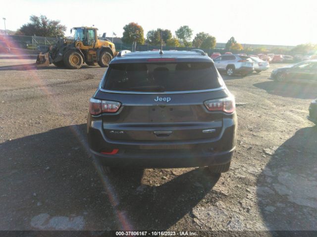 3C4NJDBB8JT142576 Jeep Compass Latitude
