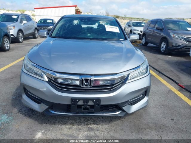 1HGCR3F92HA041005 Honda Accord Sedan Touring
