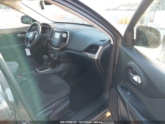 1C4PJMCS0HW563123 Jeep Cherokee Latitude 4x4