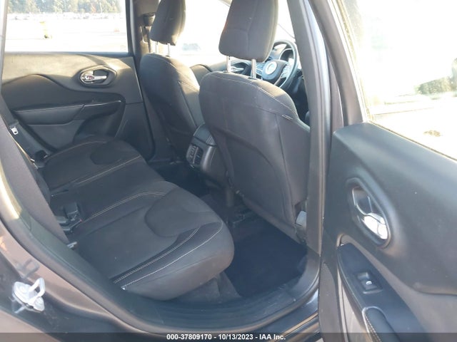 1C4PJMCS0HW563123 Jeep Cherokee Latitude 4x4