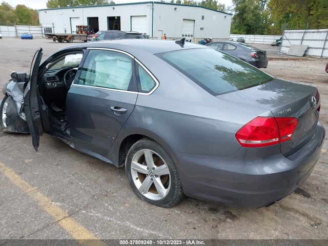1VWAT7A35FC105361 Volkswagen Passat 1.8t Limited Edition