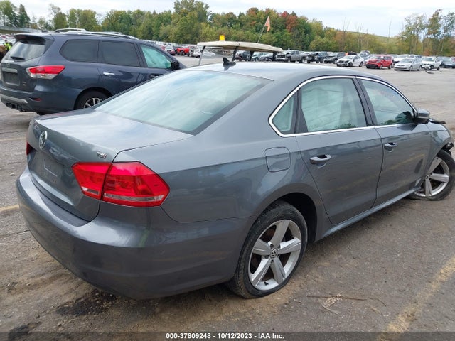 1VWAT7A35FC105361 Volkswagen Passat 1.8t Limited Edition