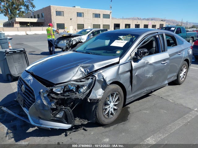 Hyundai SONATA SE 2018 5NPE24AF0JH699483 Image 2