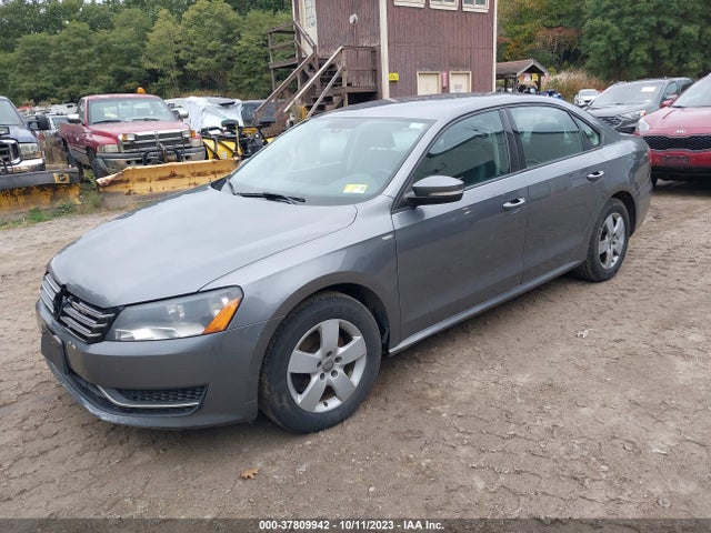 1VWAT7A33FC081853 Volkswagen Passat 1.8t Wolfsburg Ed