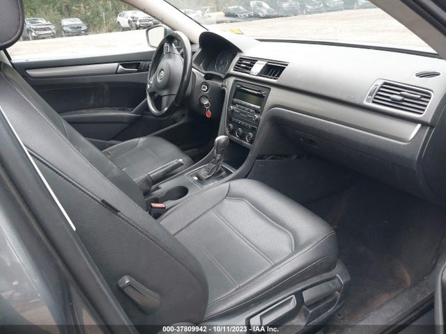 1VWAT7A33FC081853 Volkswagen Passat 1.8t Wolfsburg Ed