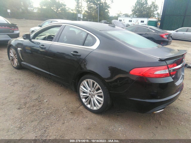 2012 JAGUAR XF SAJWA0HB7CLS52412 Photo 2