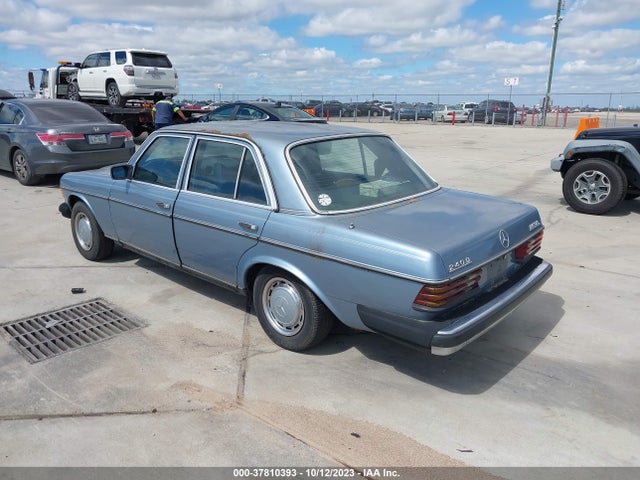 1979 MERCEDES-BENZ 240D VIN: 12312312097909