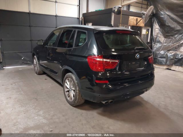 2017 BMW X3 5UXWX9C34H0W67907 Photo 2