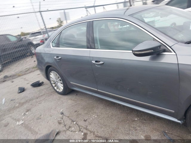 1VWBT7A35HC021189 Volkswagen Passat 1.8t Se