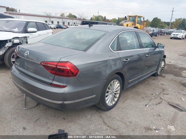 1VWBT7A35HC021189 Volkswagen Passat 1.8t Se