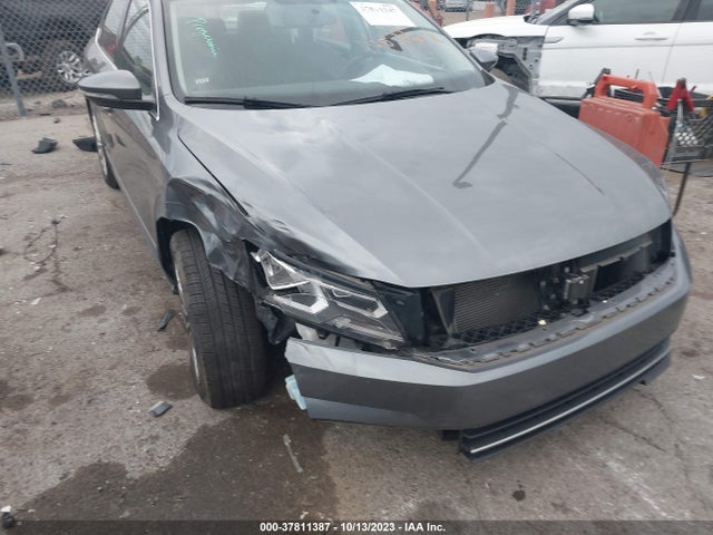 1VWBT7A35HC021189 Volkswagen Passat 1.8t Se