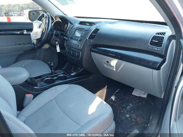 2015 KIA SORENTO LX VIN: 5XYKTCA6XFG550619