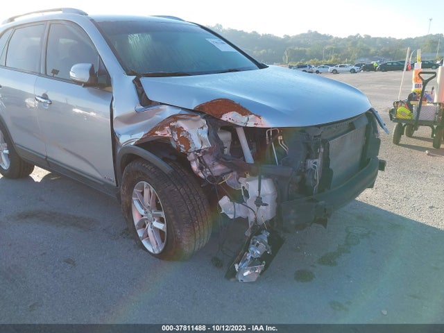 2015 KIA SORENTO LX VIN: 5XYKTCA6XFG550619