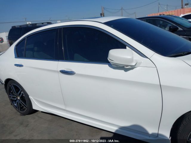 1HGCR3F92HA015066 Honda Accord Sedan Touring