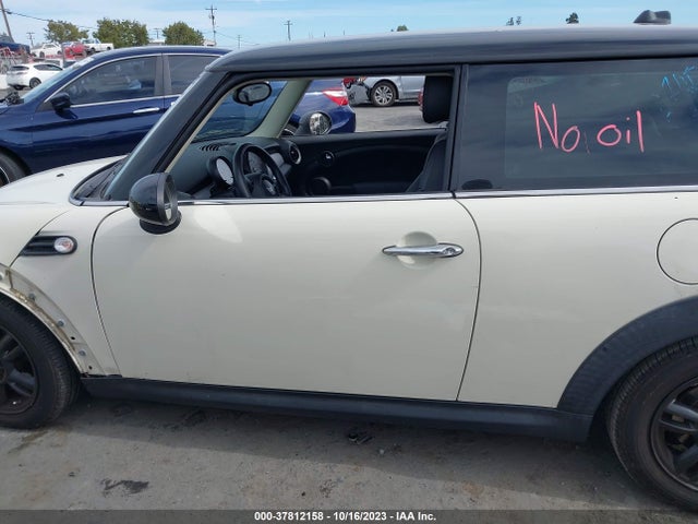 Auction sale of the 2012 Mini Cooper, vin: WMWSU3C56CT540197, lot number: 37812158
