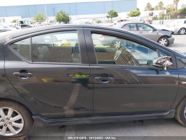 Toyota Prius C One/two/three/four 2017 JTDKDTB32H1592304 Image 13