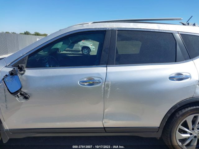 5N1AT2MT5EC802332 Nissan Rogue Sl