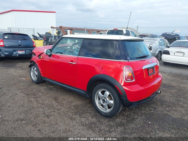 2010 MINI COOPER WMWMF3C53ATU77348 Photo 2