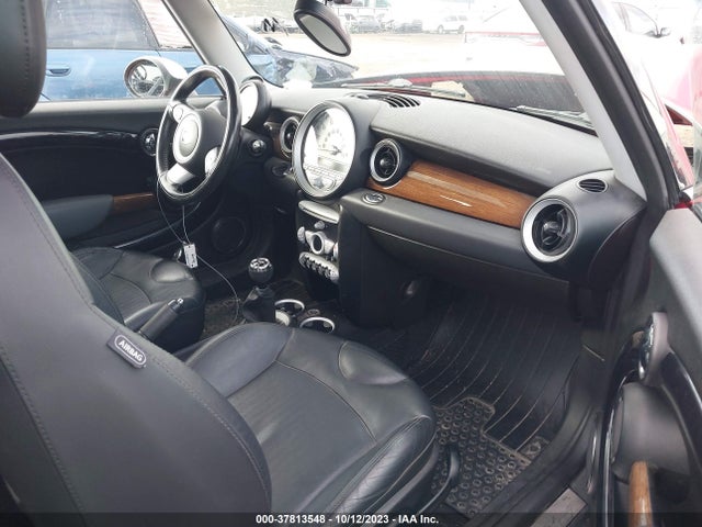 2010 MINI COOPER WMWMF3C53ATU77348 Photo 4