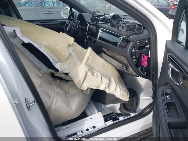 2022 PORSCHE MACAN WP1AA2A56NLB09283 Photo 4