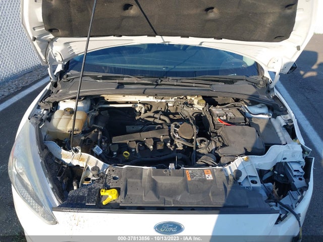 2015 FORD FOCUS SE VIN: 1FADP3K21FL301015
