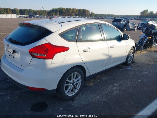2015 FORD FOCUS SE VIN: 1FADP3K21FL301015