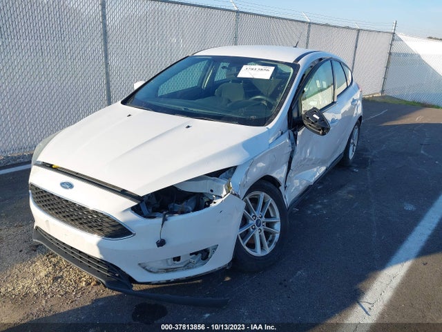 2015 FORD FOCUS SE VIN: 1FADP3K21FL301015