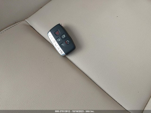 2018 JAGUAR F-PACE SADCJ2FX3JA268387 Photo 10