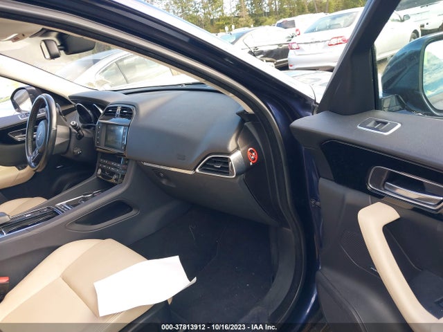 2018 JAGUAR F-PACE SADCJ2FX3JA268387 Photo 4